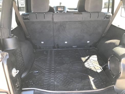 Used 2013 Jeep Wrangler Unlimited Sahara w/ Connectivity Group AWD/4WD image 33