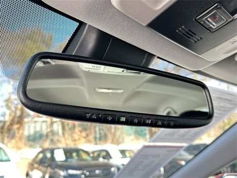 Certified 2020 Toyota Camry SE image 31