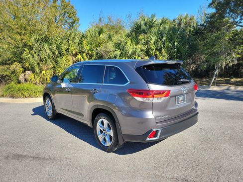 Used 2018 Toyota Highlander Limited image 6