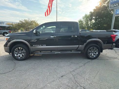 Used 2019 Nissan Titan Platinum Reserve AWD/4WD image 11