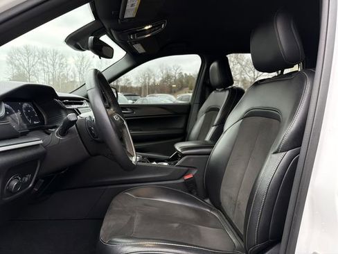 Used 2023 Jeep Grand Cherokee Altitude image 10