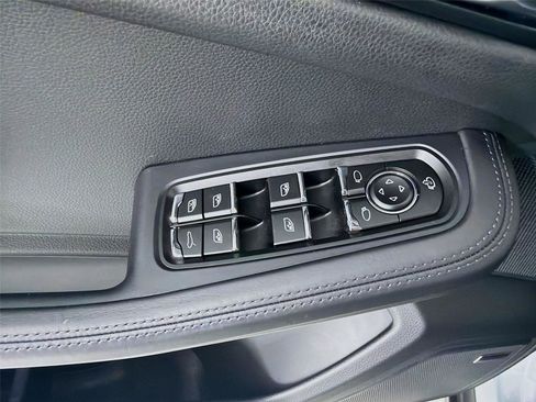 Used 2026 Porsche Macan AWD/4WD image 8