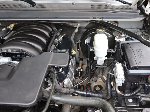 Used 2019 Chevrolet Suburban LT RWD image 41