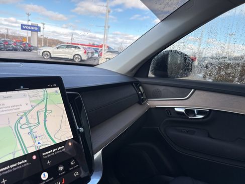 Certified 2025 Volvo XC90 B6 Plus image 25