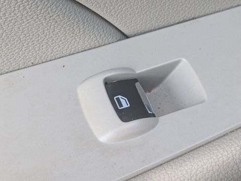 Used 2018 Ford Explorer Limited w/ Equipment Group 301A FWD image 29