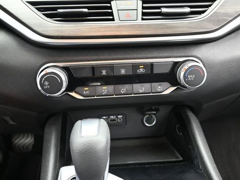 Used 2024 Nissan Altima 2.5 SV FWD image 14