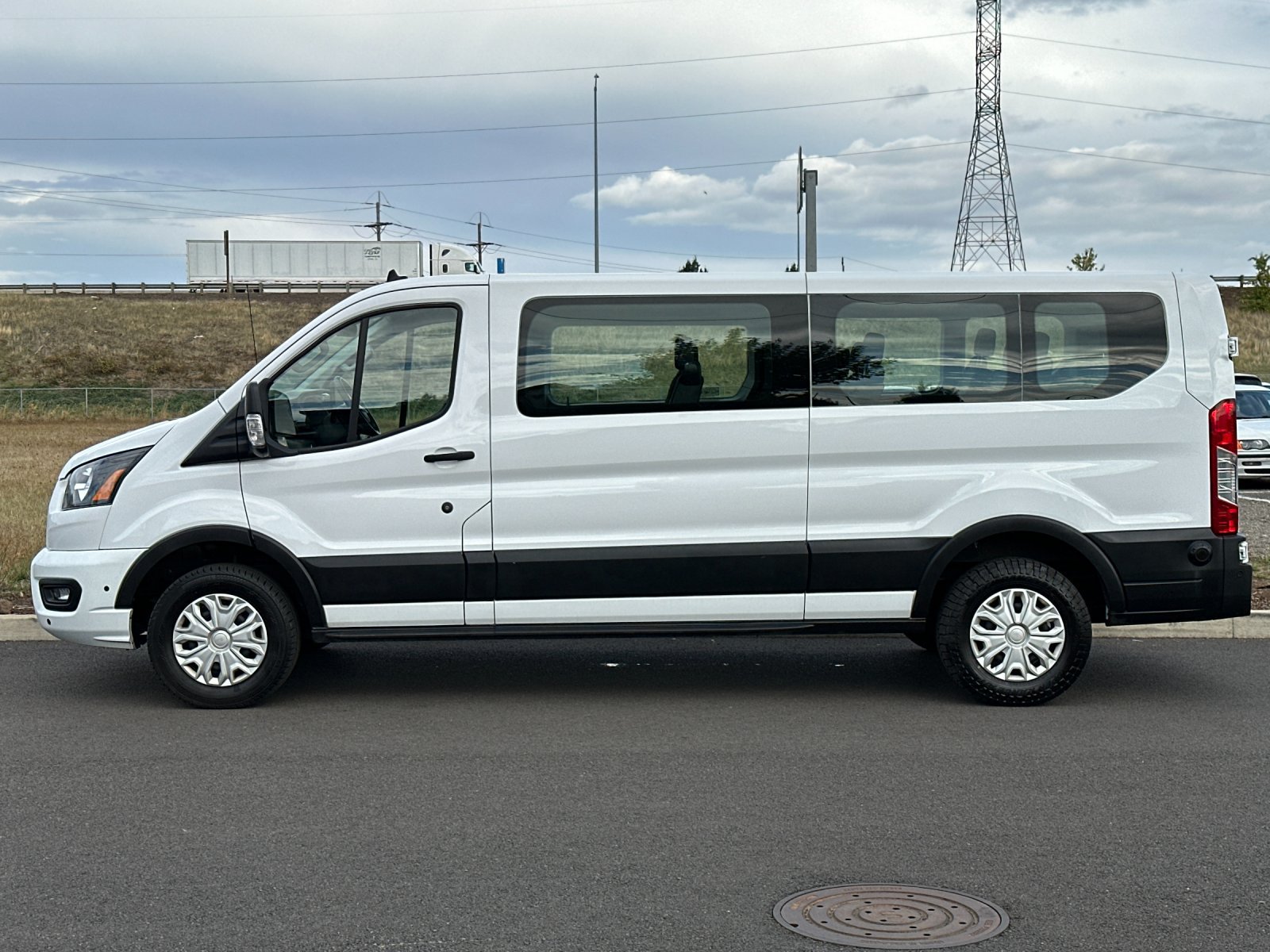 Used 2024 Ford Transit 350 XLT RWD image 6