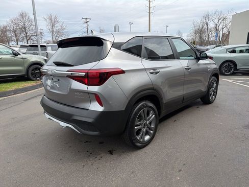 Certified 2022 Kia Seltos LX image 6