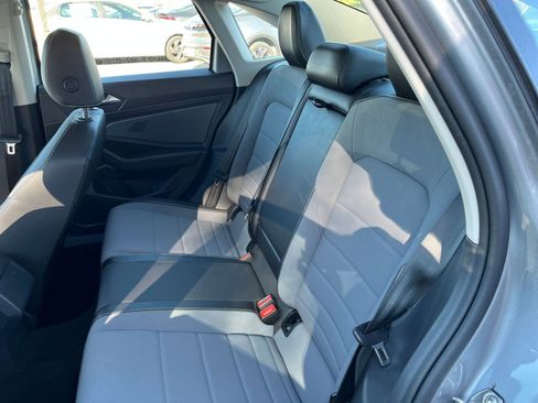 Used 2025 Volkswagen Jetta SE image 27