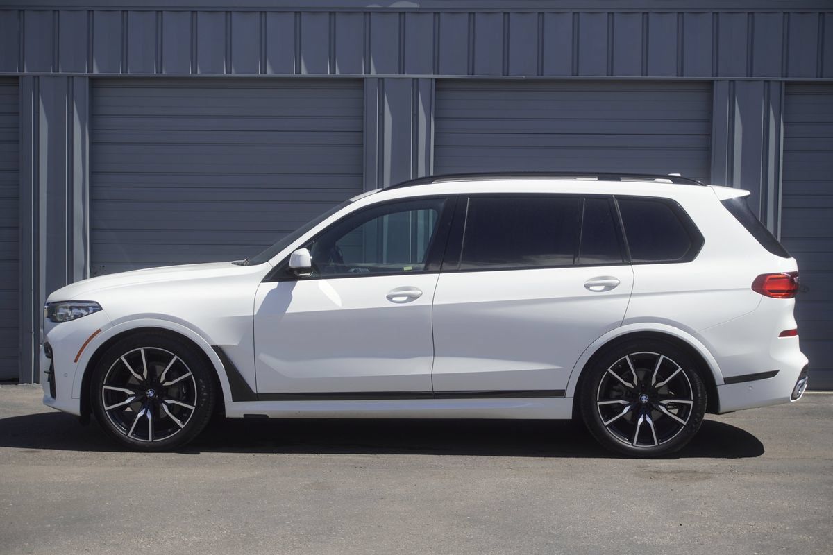 Used 2020 BMW X7 xDrive40i w/ M Sport Package AWD/4WD image 2