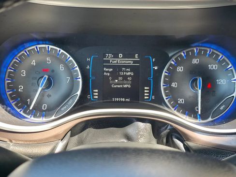 Used 2017 Chrysler Pacifica Touring-L w/ Tire & Wheel Group FWD image 23