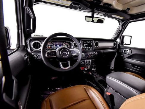 Used 2023 Jeep Gladiator Rubicon w/ LED Lighting Group AWD/4WD image 21