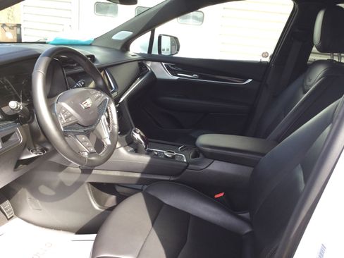 Used 2025 Cadillac XT5 Premium Luxury image 8