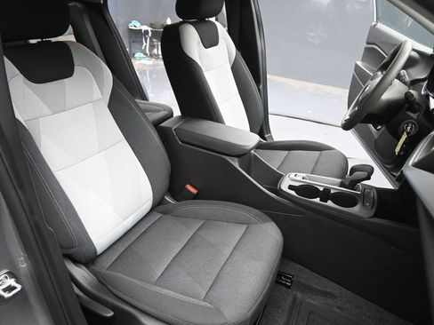 Used 2025 Chevrolet Trax LS w/ LS Convenience Package FWD image 21