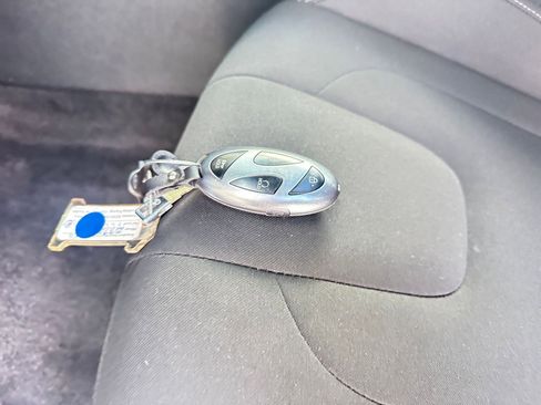 Used 2025 Hyundai Elantra SEL image 23