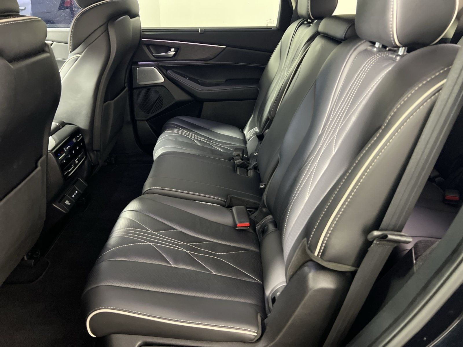 Used 2025 Acura MDX w/ Advance Package AWD/4WD image 25