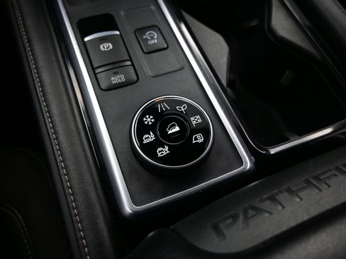 Used 2023 Nissan Pathfinder SL AWD/4WD image 23