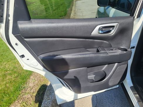 Used 2015 Nissan Pathfinder Platinum w/ Cargo Package AWD/4WD image 27