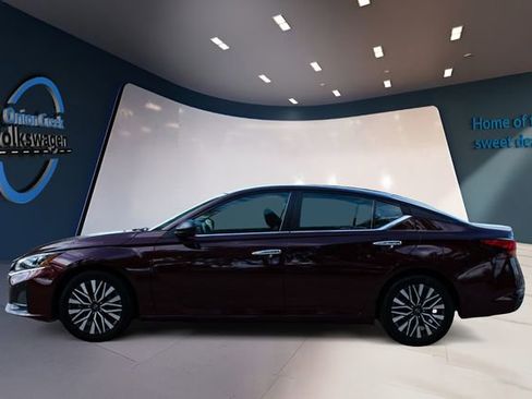 Used 2024 Nissan Altima 2.5 SV image 7