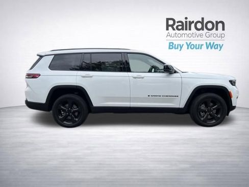 Used 2025 Jeep Grand Cherokee L Limited w/ Black Appearance Package AWD/4WD image 8