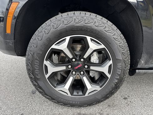 Used 2025 GMC Yukon AT4 w/ AT4 Premium Package image 13