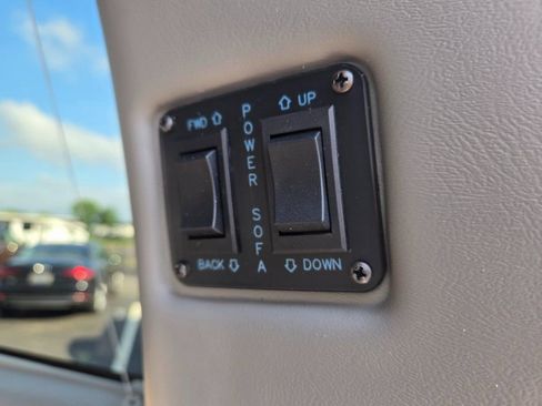 Used 2020 GMC Savana 2500 Extended w/ Enhanced Convenience Package image 8