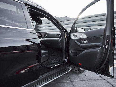 Used 2025 Mercedes-Benz GLS 63 AMG 4MATIC image 24