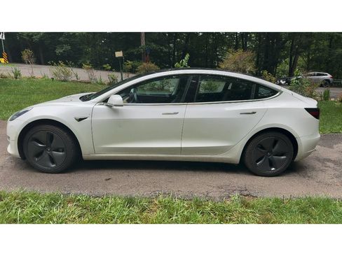 Used 2020 Tesla Model 3 Standard Range RWD image 2