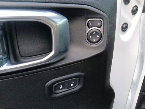 Used 2023 Jeep Wrangler Unlimited Rubicon image 12