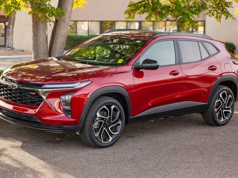 Used 2025 Chevrolet Trax RS image 9