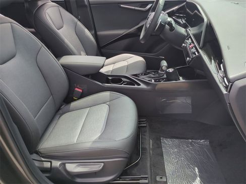 New 2025 Kia Niro SX Touring image 43