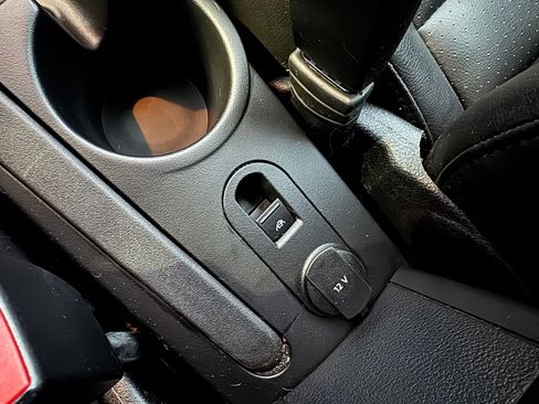 Used 2009 Volkswagen Beetle S image 27