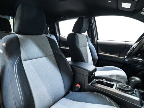 Used 2021 Toyota Tacoma TRD Off-Road image 14