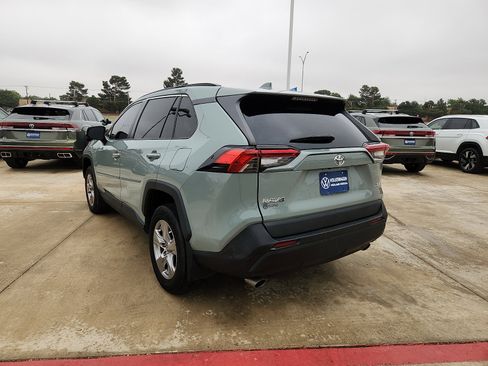 Used 2022 Toyota RAV4 XLE FWD image 5