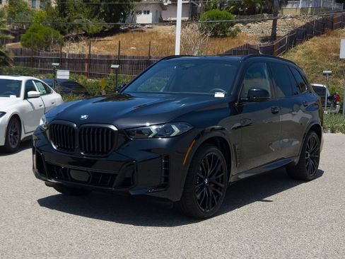 New 2026 BMW X5 xDrive40i w/ M Sport Package AWD/4WD image 2
