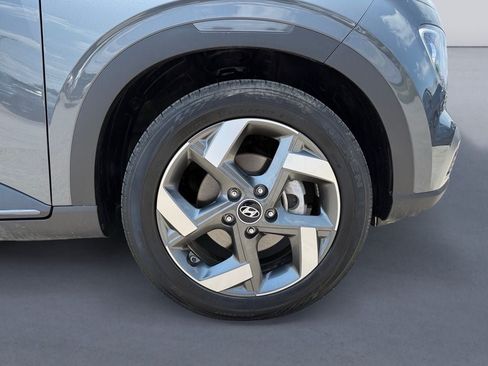 Used 2024 Hyundai Venue Limited FWD image 9