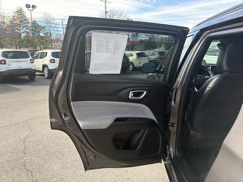 Used 2024 Jeep Compass Latitude image 12