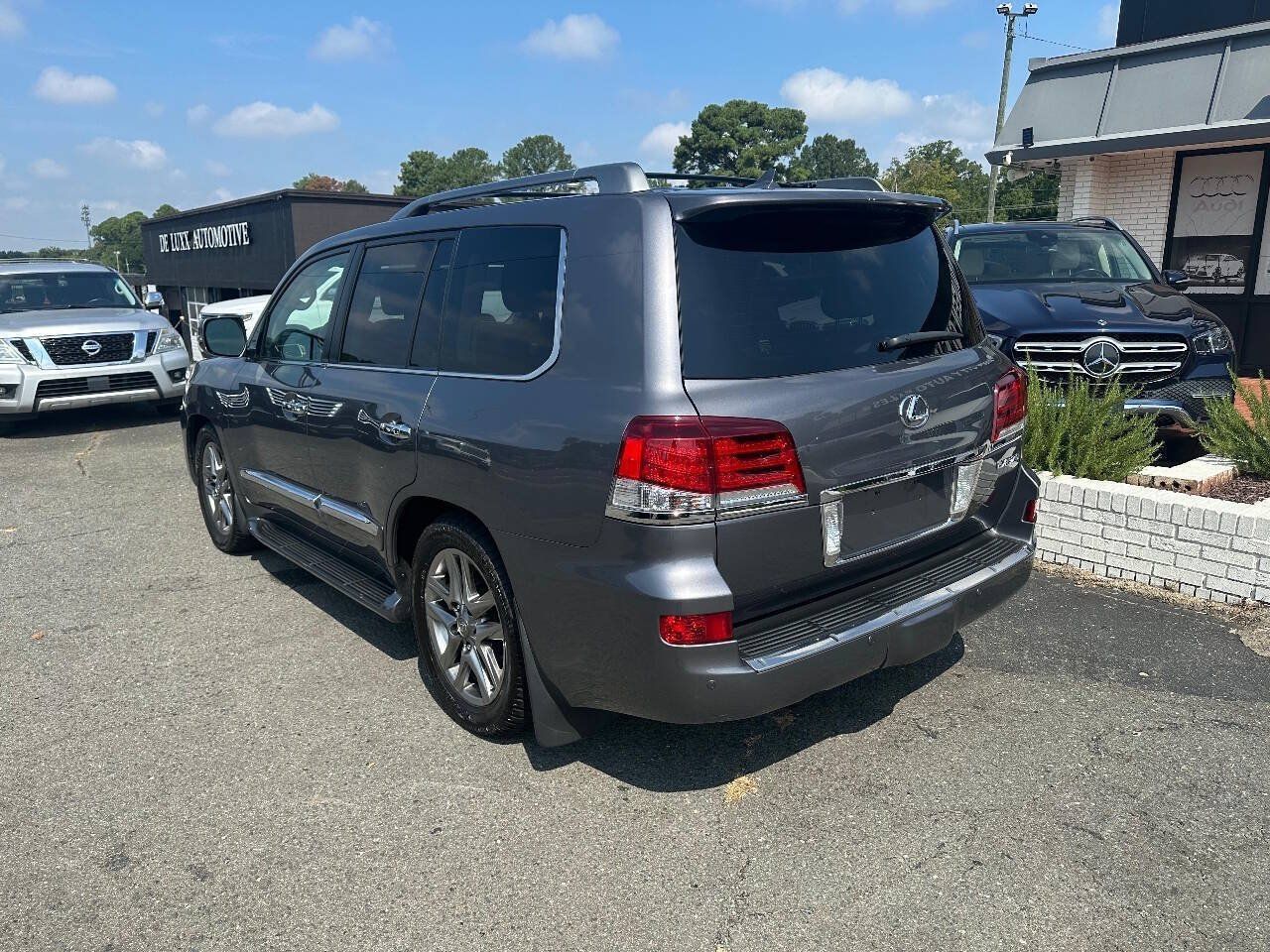 Used 2015 Lexus LX 570 4WD image 2