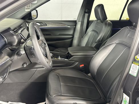 New 2025 Jeep Grand Cherokee Overland image 9