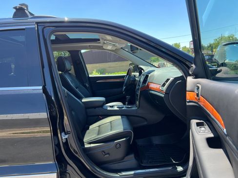 Used 2013 Jeep Grand Cherokee Overland w/ Advance Technology Group AWD/4WD image 41