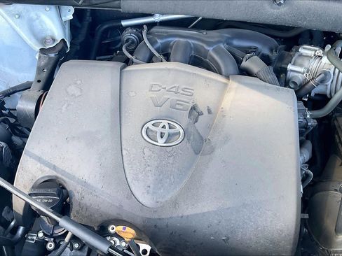 Used 2019 Toyota Highlander SE image 33