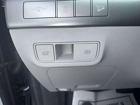 Used 2024 Hyundai Kona Limited image 11