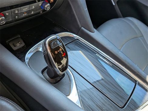 Used 2019 Buick Enclave Essence image 13