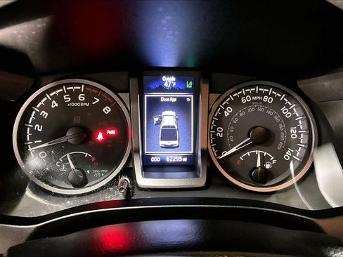 Used 2023 Toyota Tacoma TRD Off-Road image 24