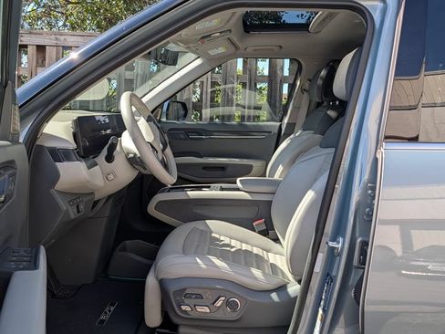 Used 2024 Kia EV9 Land AWD/4WD image 4