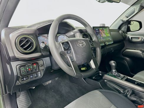Used 2021 Toyota Tacoma TRD Sport w/ Technology Package AWD/4WD image 9