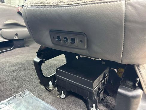 Used 2022 Chevrolet Express 3500 LT w/ LT Preferred Equipment Group image 18