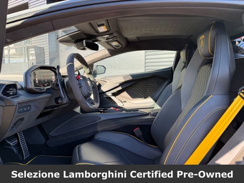 Used 2025 Lamborghini Revuelto Base image 22