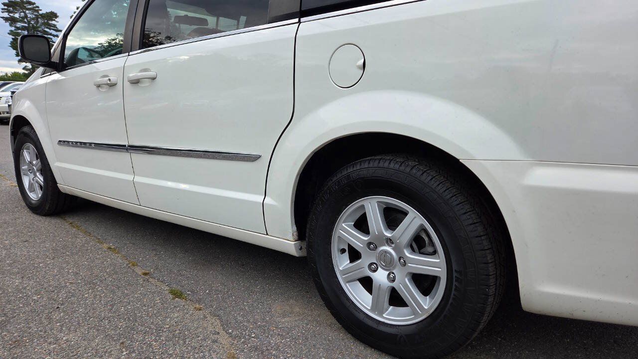 Used 2011 Chrysler Town & Country Touring FWD image 9