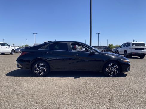 Used 2025 Hyundai Elantra Limited FWD image 6